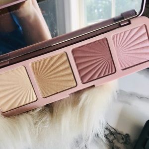 🆕Makeup Revolution Highlighter 〰️🌀3/$10 Bundle